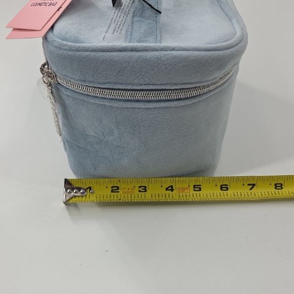 Juicy Couture Light Blue Velvet Cosmetic Case - Picture 13 of 16